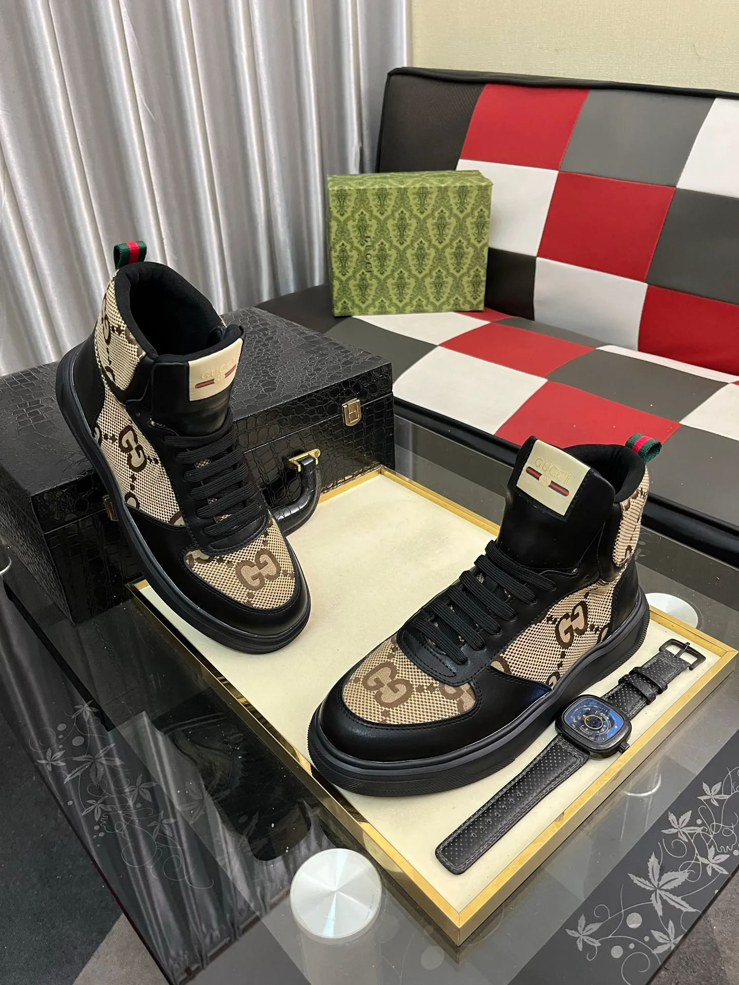 Men's shoes 💰440⌚️⌚️ Gucci •Gucci original quality. ~ Unique modern style sneakers. 🏃A must-have casual shoe for trendy men😍😍 Original brand imported from Italy, imported original leather, sheep lining (refuses to discolor and grind feet) Sole: Original sole provided by the original factory, French lazy style design ⚠️Fit to the feet, original quality attached, super comfortable original sole, size: 38-443️⃣Colors available